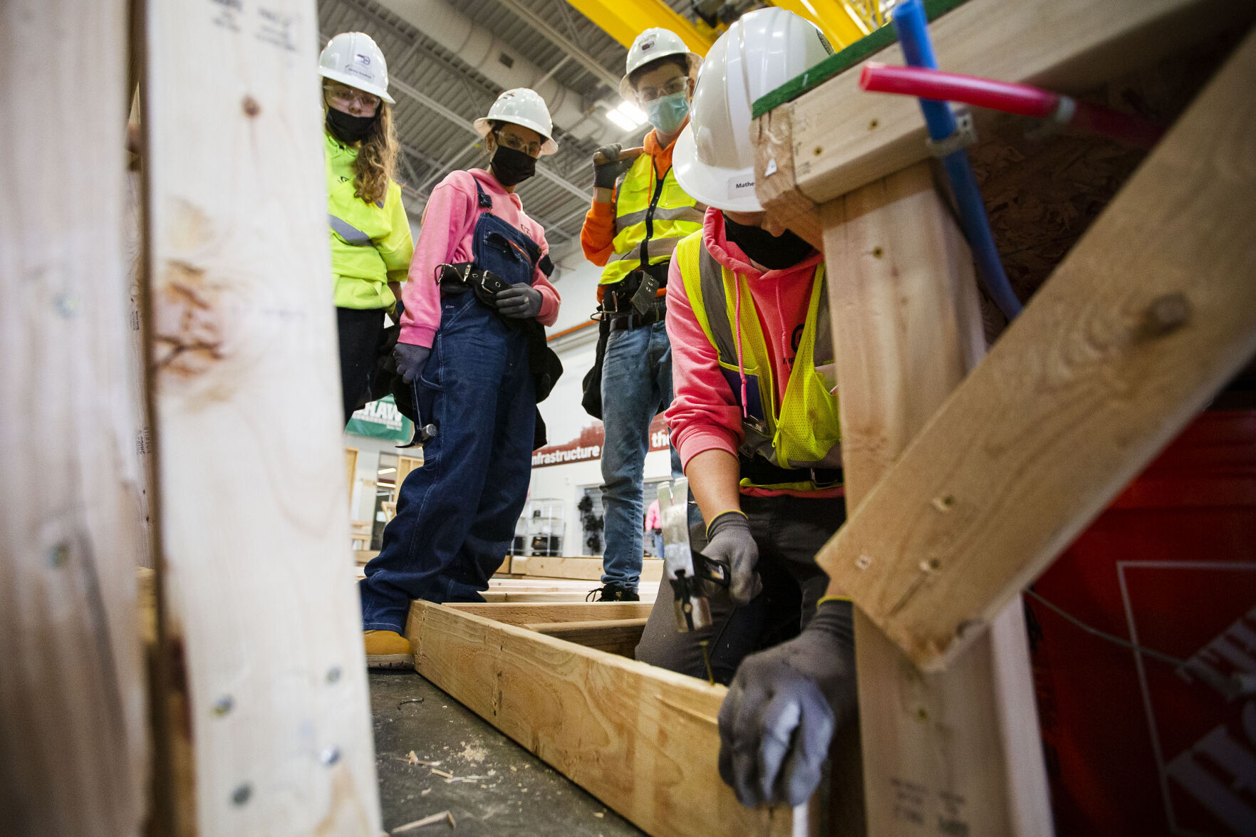 121021-news-TinyHomeConstruction01.JPG